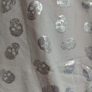 White skull shirt